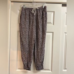 Aerie pant with elastic waist and elastic at ankles